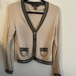 per se beige cardigan with silver chain link